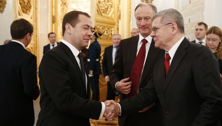 Председатель правительства РФ Дмитрий Медведев и генеральный прокурор РФ Юрий Чайка перед началом ежегодного послания президента РФ Владимира Путина Федеральному Собранию в Кремле. 1 декабря 2016