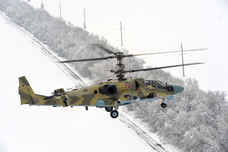 Тестовые полеты вертолета Ка-52 Аллигатор после торжественной церемонии передачи личному составу вертолетного полка ЮВО в Краснодарском крае в рамках планового переоснащения Тестовые полеты вертолета Ка-52 Аллигатор после торжественной церемонии передачи личному составу вертолетного полка ЮВО в Краснодарском крае в рамках планового переоснащения