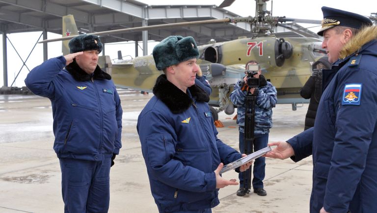 Торжественная церемония передачи новых ударных вертолетов Ка-52 Аллигатор личному составу вертолетного полка ЮВО в Краснодарском крае в рамках планового переоснащения
