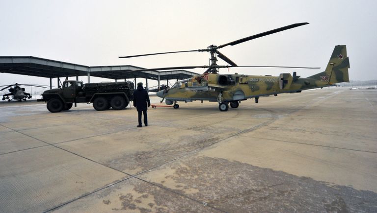 Новый ударный вертолет Ка-52 Аллигатор после торжественной передачи личному составу вертолетного полка ЮВО в Краснодарском крае в рамках планового переоснащения