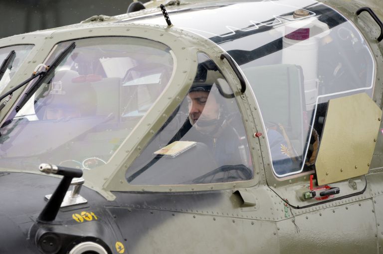 Новый ударный вертолет Ка-52 Аллигатор после торжественной передачи личному составу вертолетного полка ЮВО в Краснодарском крае в рамках планового переоснащения Новый ударный вертолет Ка-52 Аллигатор после торжественной передачи личному составу вертолетного полка ЮВО в Краснодарском крае в рамках планового переоснащения