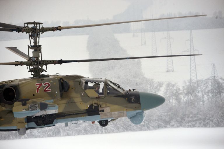 Тестовые полеты вертолета Ка-52 Аллигатор после торжественной церемонии передачи личному составу вертолетного полка ЮВО в Краснодарском крае в рамках планового переоснащения Тестовые полеты вертолета Ка-52 Аллигатор после торжественной церемонии передачи личному составу вертолетного полка ЮВО в Краснодарском крае в рамках планового переоснащения