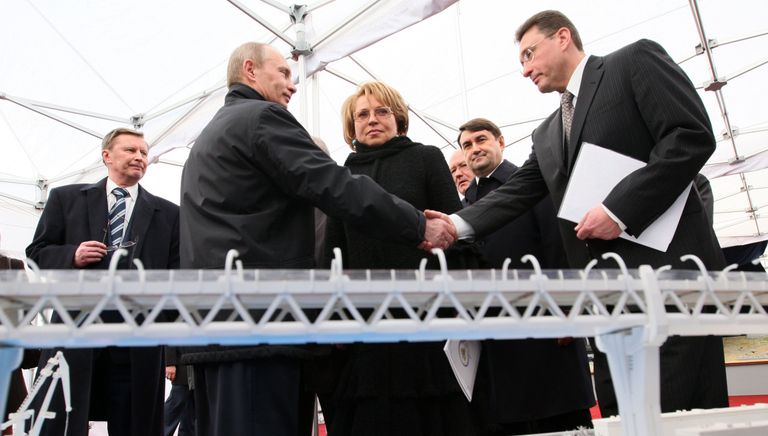 Владимир Путин на посту премьер-министра во время рабочей поездки в Санкт-Петербург, 2009. Архивное фото Владимир Путин на посту премьер-министра во время рабочей поездки в Санкт-Петербург, 2009. Архивное фото