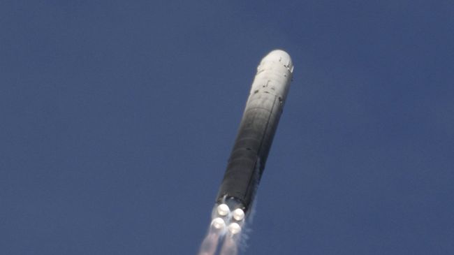 Запуск баллистической ракеты РС-18 Стилет с космодрома Байконур Запуск баллистической ракеты РС-18 Стилет с космодрома Байконур