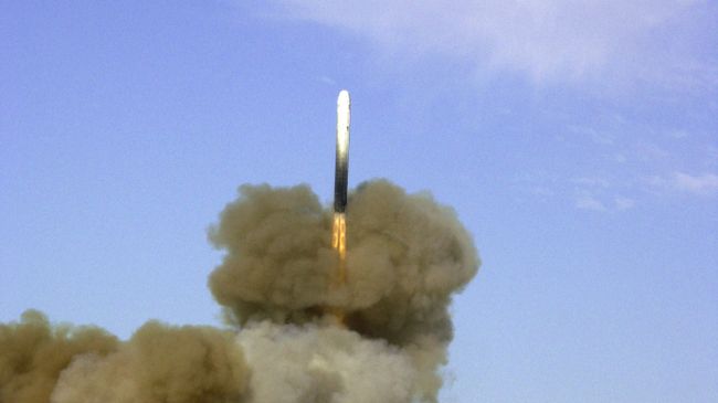 Запуск баллистической ракеты РС-18 с космодрома Байконур Запуск баллистической ракеты РС-18 с космодрома Байконур