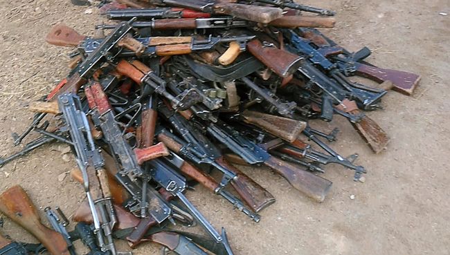 Оружие и боеприпасы, сданные боевиками правительственным сирийским войскам в Сирии. Архивное фото Оружие и боеприпасы, сданные боевиками правительственным сирийским войскам в Сирии. Архивное фото