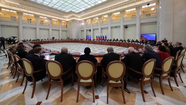 Владимир Путин проводит в Санкт-Петербурге совместное заседание Совета при президенте РФ по культуре и искусству и Совета при президенте РФ по русскому языку. 2 декабря 2016