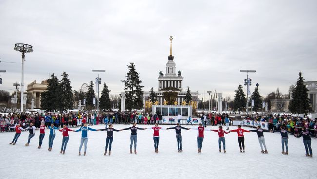 На катке на ВДНХ. Архивное фото На катке на ВДНХ. Архивное фото