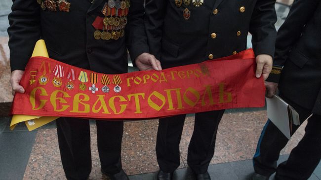 Ветераны боевых действий перед началом 11-го традиционного Бала Победителей, посвященного 75-й годовщине Битвы за Москву, в Центральном музее Великой Отечественной войны на Поклонной горе в Москве