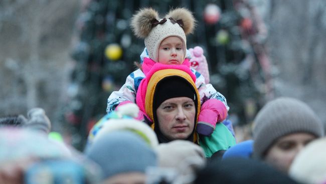 Жители Екатеринбурга на празднике встречи Деда Мороза Жители Екатеринбурга на празднике встречи Деда Мороза