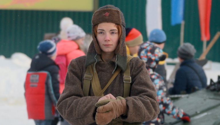 Участница военно-исторического фестиваля Главный рубеж, посвященного 75-летию битвы под Москвой, в музейно-мемориальном комплексе История танка Т-34 в Московской области Участница военно-исторического фестиваля Главный рубеж, посвященного 75-летию битвы под Москвой, в музейно-мемориальном комплексе История танка Т-34 в Московской области