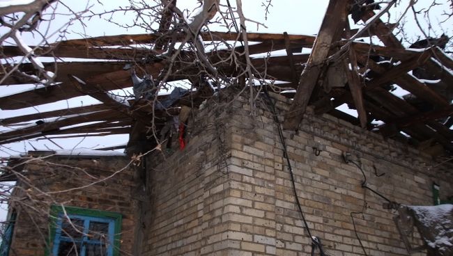 Дом, пострадавший от обстрелов, в Горловке в Донецкой области. Архивное фото