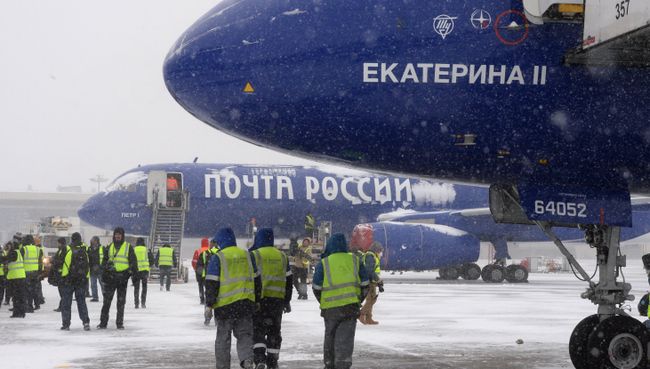 Церемония запуска двух магистральных грузовых самолетов ТУ-204С, приобретенных Почтой России, в аэропорту Внуково. 5 декабря 2016 Церемония запуска двух магистральных грузовых самолетов ТУ-204С, приобретенных Почтой России, в аэропорту Внуково. 5 декабря 2016