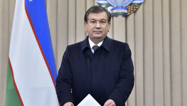 Шавкат Мерзиеев голосует на выборах президента Узбекистана Шавкат Мерзиеев голосует на выборах президента Узбекистана