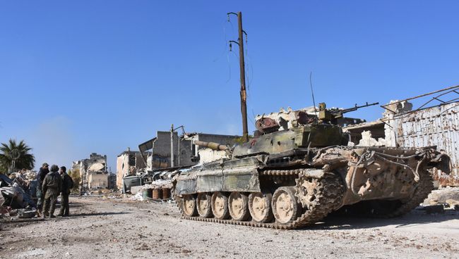 Военные сирийской армии в одном из восточных районов Алеппо. Архивное фото Военные сирийской армии в одном из восточных районов Алеппо. Архивное фото