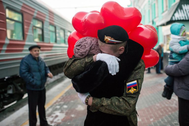 Встреча уволенных в запас солдат на платформе станции Омск-Пассажирский Встреча уволенных в запас солдат на платформе станции Омск-Пассажирский