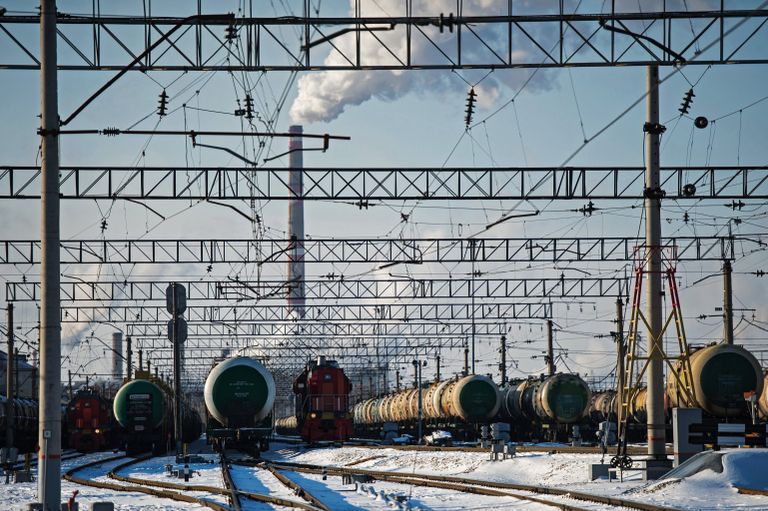 Цистерны с нефтепродуктами на станции Комбинатская Западно-Сибирской железной дороги Цистерны с нефтепродуктами на станции Комбинатская Западно-Сибирской железной дороги