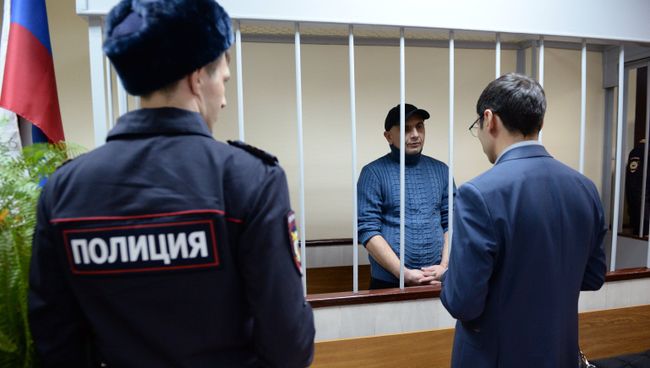Задержанный сотрудниками ФСБ России в Крыму Андрей Захтей в Лефортовском суде Москвы. Задержанный сотрудниками ФСБ России в Крыму Андрей Захтей в Лефортовском суде Москвы.