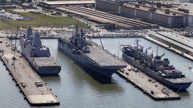 Универсальный десантный корабль Wasp ВМС США. Архивное фото Универсальный десантный корабль Wasp ВМС США. Архивное фото