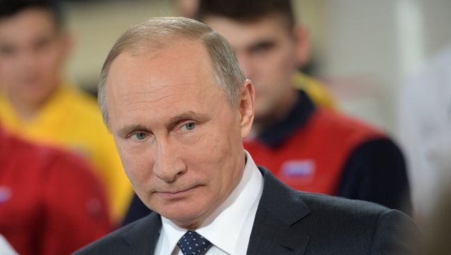 Владимир Путин во время общения с рабочими цеха ЭТЕРНО ПАО Челябинский трубопрокатный завод. 5 декабря 2016 Владимир Путин во время общения с рабочими цеха ЭТЕРНО ПАО Челябинский трубопрокатный завод. 5 декабря 2016