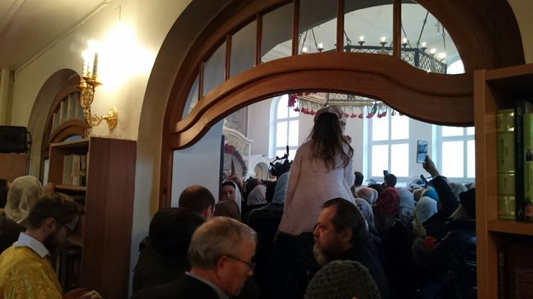 Патриарх Кирилл совершает Божественную литургию в Цюрихе в храме РПЦ в честь Воскресения Христова Патриарх Кирилл совершает Божественную литургию в Цюрихе в храме РПЦ в честь Воскресения Христова