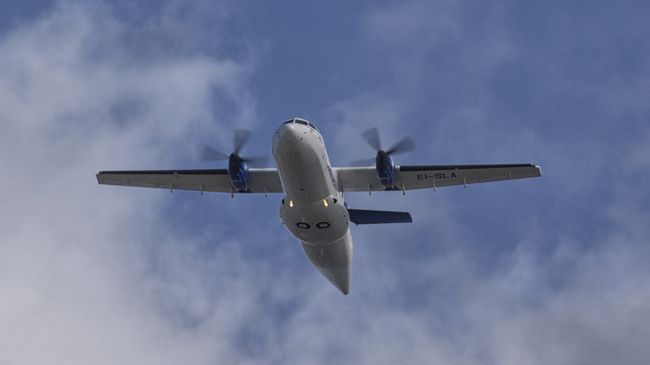 Самолет ATR 42. Архивное фото Самолет ATR 42. Архивное фото