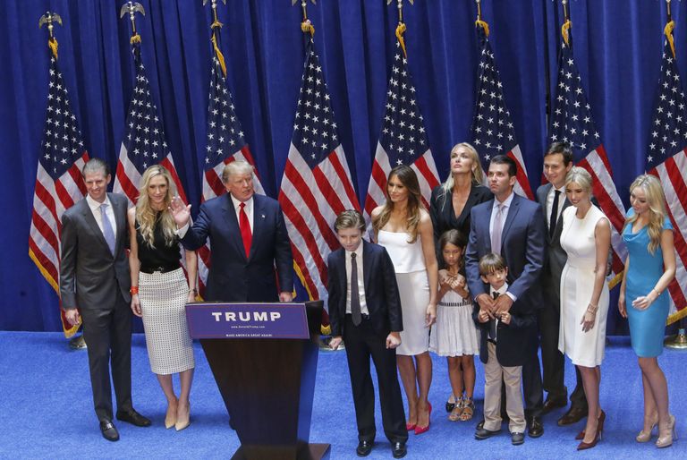Дональд Трамп со своей семьей Дональд Трамп со своей семьей
