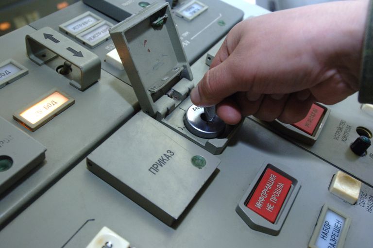 Пульт управления дежурного расчета Ракетных войск стратегического назначения (боевой пост №1) в городе Балабаново Пульт управления дежурного расчета Ракетных войск стратегического назначения (боевой пост №1) в городе Балабаново