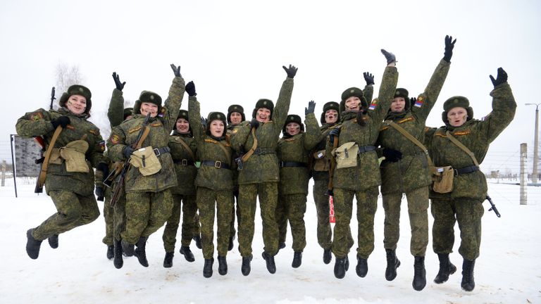 Конкурс для женщин-военнослужащих Макияж под камуфляж в учебном центре РВСН в Переславле-Залесском