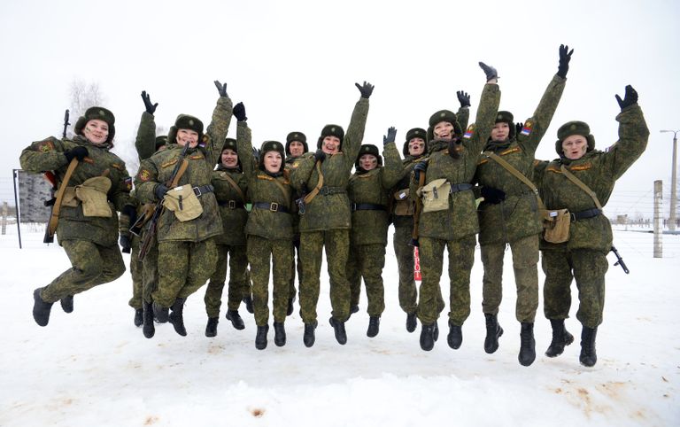Конкурс для женщин-военнослужащих Макияж под камуфляж в учебном центре РВСН в Переславле-Залесском Конкурс для женщин-военнослужащих Макияж под камуфляж в учебном центре РВСН в Переславле-Залесском