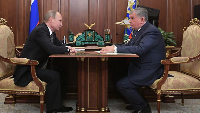 Президент РФ В. Путин встретился с главой Роснефти И. Сечиным. Архивное фото Президент РФ В. Путин встретился с главой Роснефти И. Сечиным. Архивное фото