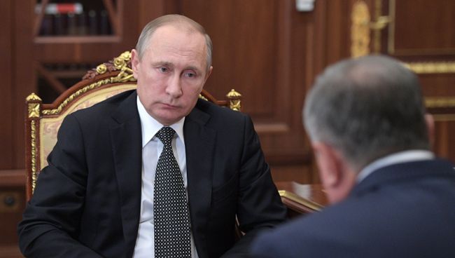 Владимир Путин встретился с Игорем Сечиным Владимир Путин встретился с Игорем Сечиным
