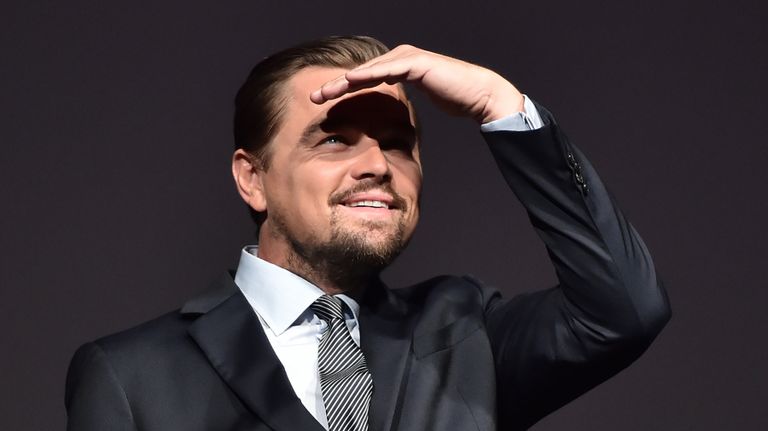 Американский актер Леонардо ДиКаприо перед премьеров фильма Спасти планету в Париже. 17 октября 2016 года Американский актер Леонардо ДиКаприо перед премьеров фильма Спасти планету в Париже. 17 октября 2016 года