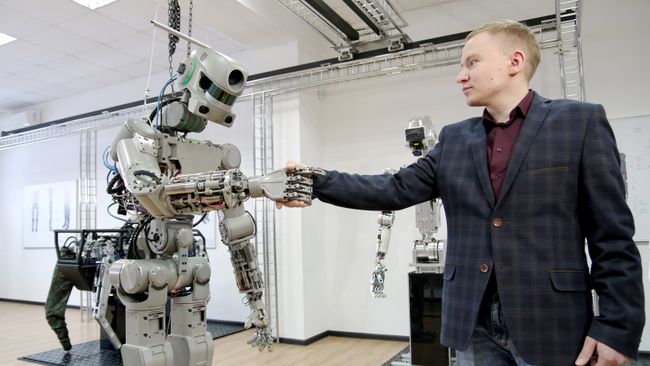 Испытание антропоморфного робота Федор проекта Спасатель в лаборатории на базе НПО Андроидная техника в Магнитогорске Испытание антропоморфного робота Федор проекта Спасатель в лаборатории на базе НПО Андроидная техника в Магнитогорске