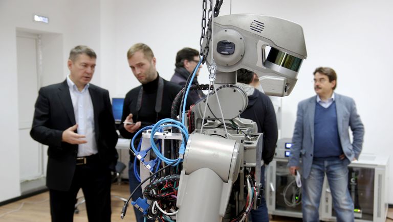 Испытание антропоморфного робота Федор проекта Спасатель в лаборатории на базе НПО Андроидная техника в Магнитогорске Испытание антропоморфного робота Федор проекта Спасатель в лаборатории на базе НПО Андроидная техника в Магнитогорске