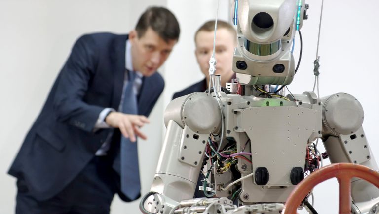Испытание антропоморфного робота Федор проекта Спасатель в лаборатории на базе НПО Андроидная техника в Магнитогорске Испытание антропоморфного робота Федор проекта Спасатель в лаборатории на базе НПО Андроидная техника в Магнитогорске