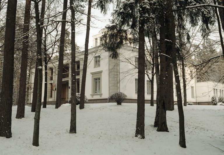 Дом, в котором были подписаны документы о создании СНГ. 8 декабря 1991 года Дом, в котором были подписаны документы о создании СНГ. 8 декабря 1991 года