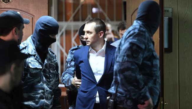 Врио начальника управления Т антикоррупционного главка МВД России Дмитрий Захарченко в Пресненском суде города Москвы. Архивное фото Врио начальника управления Т антикоррупционного главка МВД России Дмитрий Захарченко в Пресненском суде города Москвы. Архивное фото