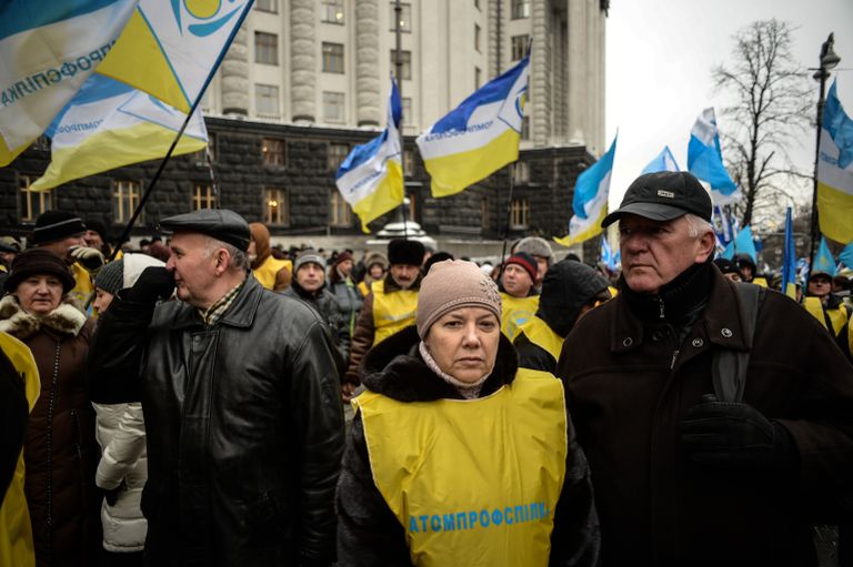 Участники акции профсоюзов за повышение социальных стандартов и снижение тарифов в Киеве Участники акции профсоюзов за повышение социальных стандартов и снижение тарифов в Киеве