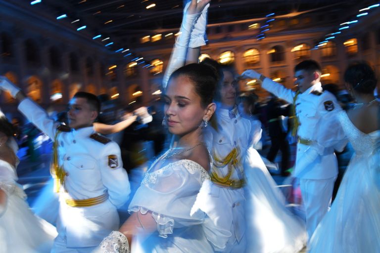 Участники Международного Кремлевского кадетского бала в Гостином дворе в Москве Участники Международного Кремлевского кадетского бала в Гостином дворе в Москве