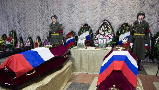 На церемонии прощания с погибшими в Сирии медсестрами в войсковой части Биробиджана На церемонии прощания с погибшими в Сирии медсестрами в войсковой части Биробиджана