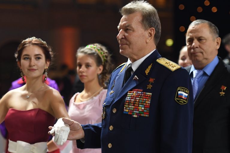 Генерал-полковник, герой Советского Союза, заслуженный военный лётчик РФ Николай Антошкин на Международном Кремлевском кадетском балу в Гостином дворе в Москве Генерал-полковник, герой Советского Союза, заслуженный военный лётчик РФ Николай Антошкин на Международном Кремлевском кадетском балу в Гостином дворе в Москве