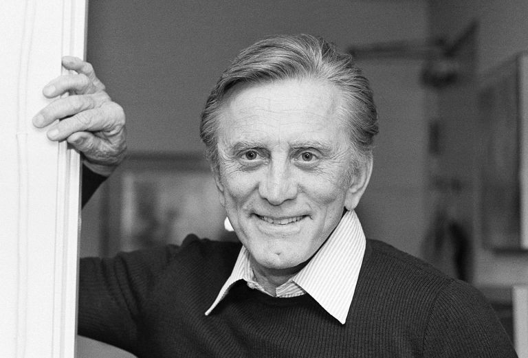 Актер Кирк Дуглас в Беверли-Хиллз, Калифорния. 16 ноября 1982 Актер Кирк Дуглас в Беверли-Хиллз, Калифорния. 16 ноября 1982