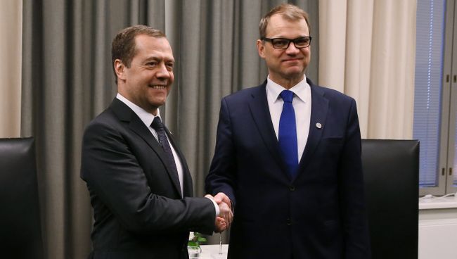 Председатель правительства РФ Дмитрий Медведев и премьер-министр Финляндии Юха Сипиля во время встречи в Оулу. 9 декабря 2016