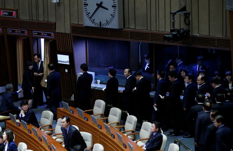 Голосование в парламенте Южной Кореи по вопросу импичмента президенту Пак Кын Хе Голосование в парламенте Южной Кореи по вопросу импичмента президенту Пак Кын Хе