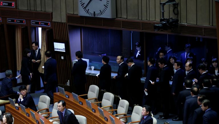 Голосование в парламенте Южной Кореи по вопросу импичмента президенту Пак Кын Хе Голосование в парламенте Южной Кореи по вопросу импичмента президенту Пак Кын Хе