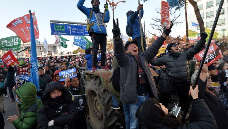 Митинг возле здания Национального собрания в Сеуле, Южная Корея Митинг возле здания Национального собрания в Сеуле, Южная Корея
