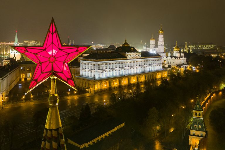Звезда на Водовзводной башне Московского Кремля Звезда на Водовзводной башне Московского Кремля
