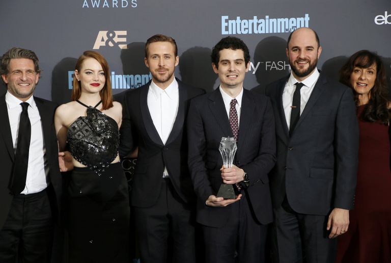 Команда фильма Ла-ла-ленд (La La Land) на церемонии вручения награды ассоциации кинокритиков США и Канады Critics Choice
