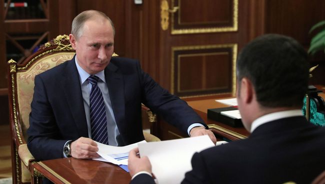 Президент России Владимир Путин и губернатор Тверской области Игорь Руденя во время встречи в Кремле. 12 декабря 2016 Президент России Владимир Путин и губернатор Тверской области Игорь Руденя во время встречи в Кремле. 12 декабря 2016